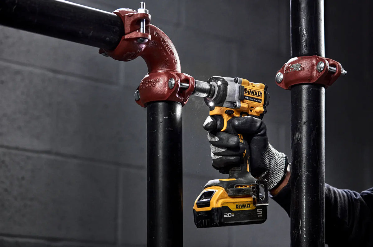 DeWalt ATOMIC 20V MAX* 1/2 IN. CORDLESS IMPACT WRENCH WITH HOG RING ANVIL KIT