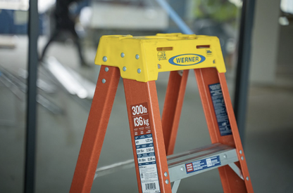 Werner 6212 Fiberglass 12-foot Step Ladder