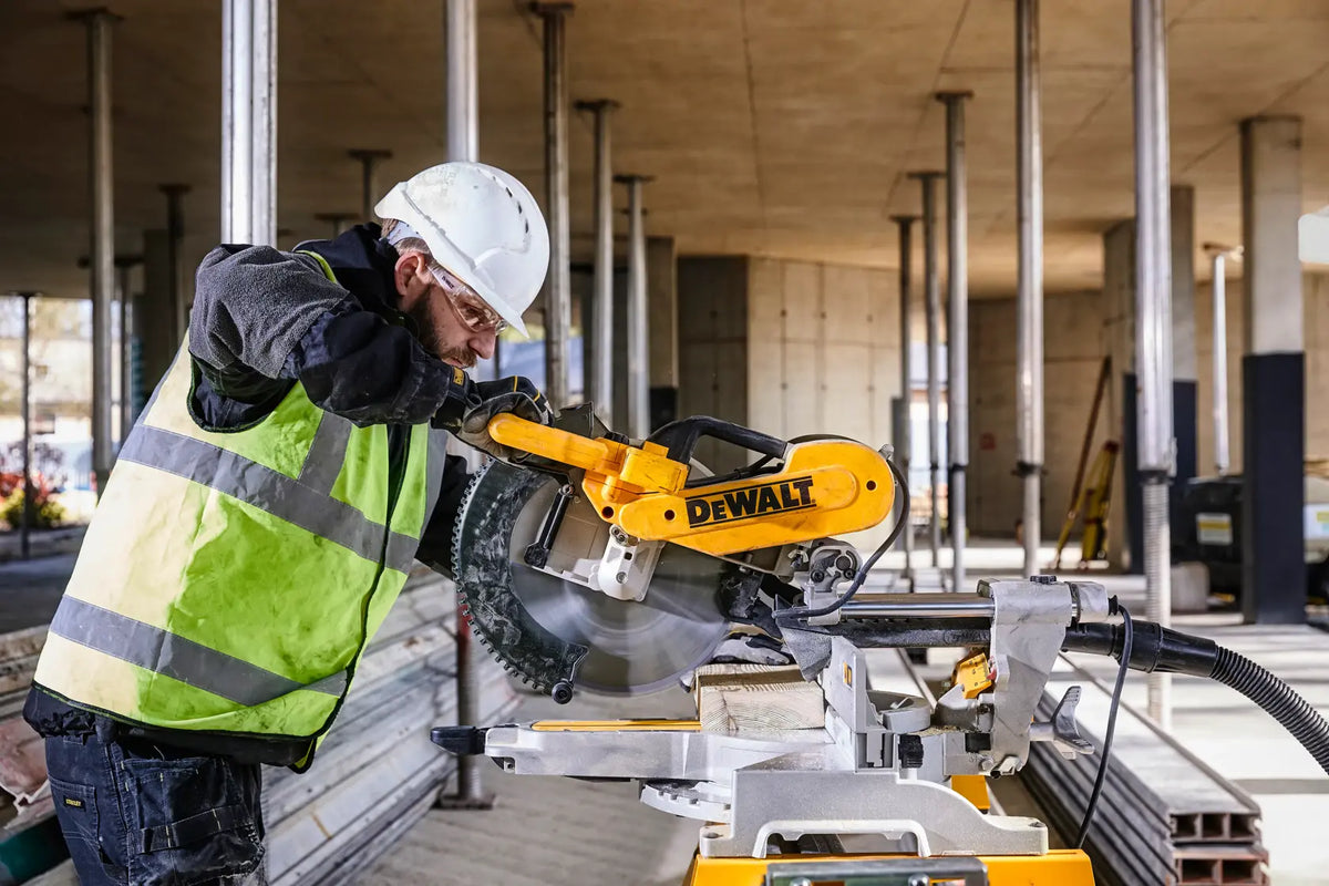 DeWalt 12IN SLIDING COMPOUND MITER SAW