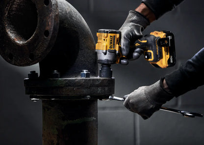 DeWalt ATOMIC 20V MAX* 1/2 IN. CORDLESS IMPACT WRENCH WITH HOG RING ANVIL KIT