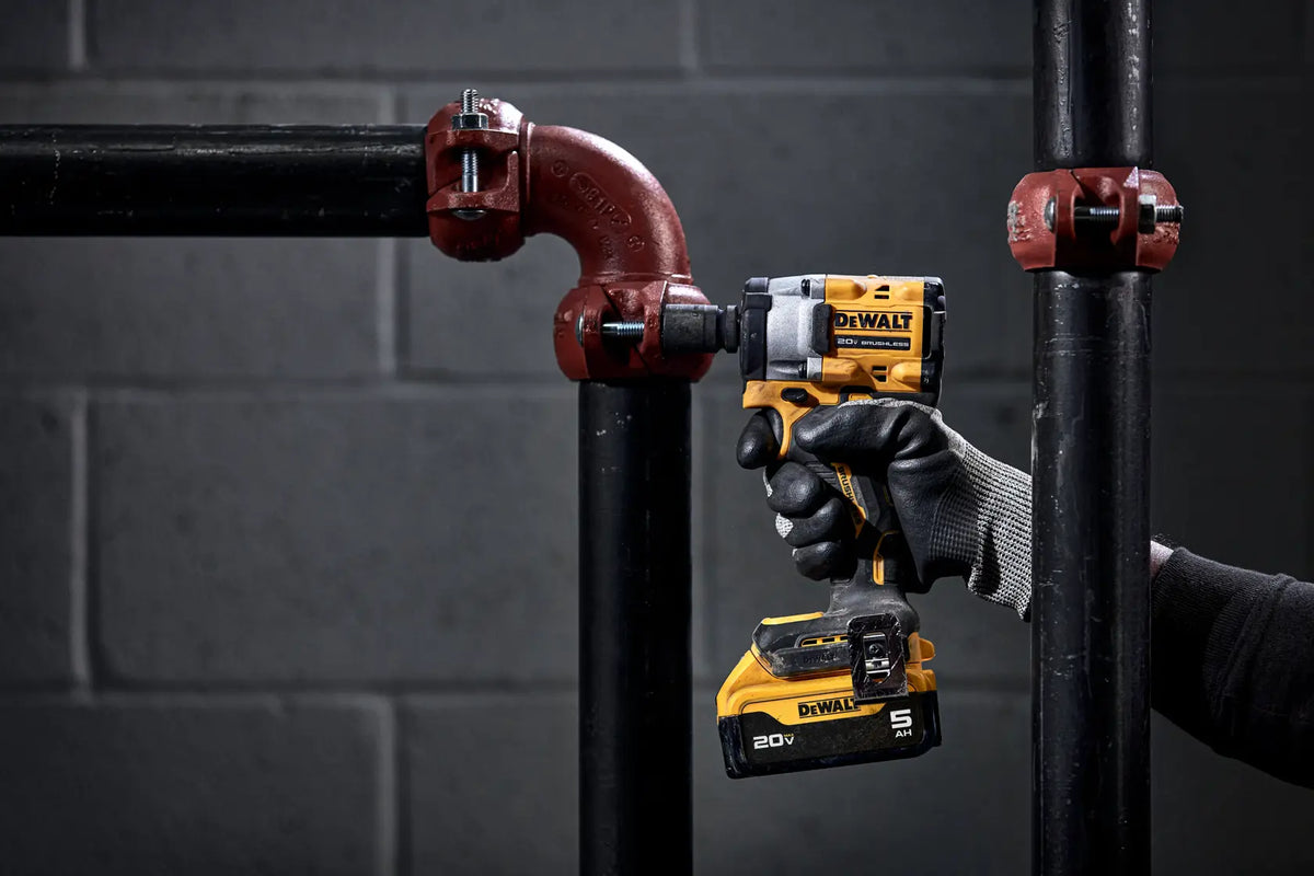 DeWalt ATOMIC 20V MAX* 1/2 IN. CORDLESS IMPACT WRENCH WITH HOG RING ANVIL KIT