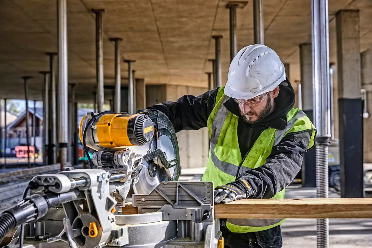 DeWalt 12IN SLIDING COMPOUND MITER SAW